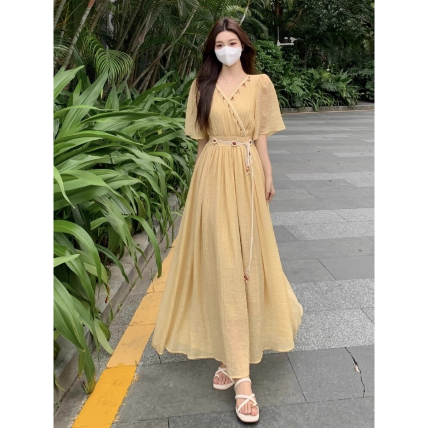 高档清仓波西米亚黄色连衣裙女2025夏天巨好看的胖mm收腰高级感雪