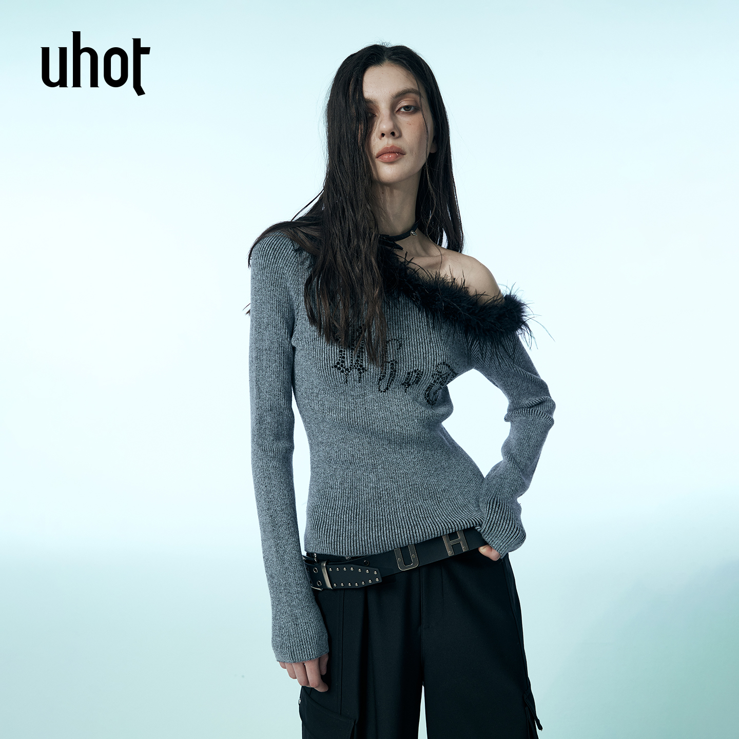 uhot/诱货蓝色斜肩毛领针织衫