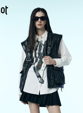 uhot/诱货黑色立体袋皮革量感羽绒马甲女鹅绒保暖25新款UWWW1W166