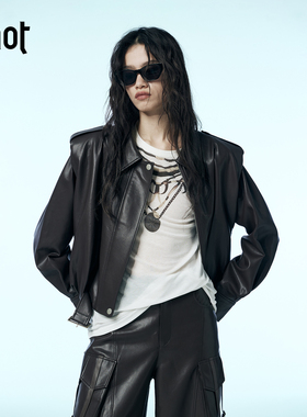 uhot/诱货咖色可拆卸复古褶皱宽肩廓形翻领皮夹克酷感UWWA2W118