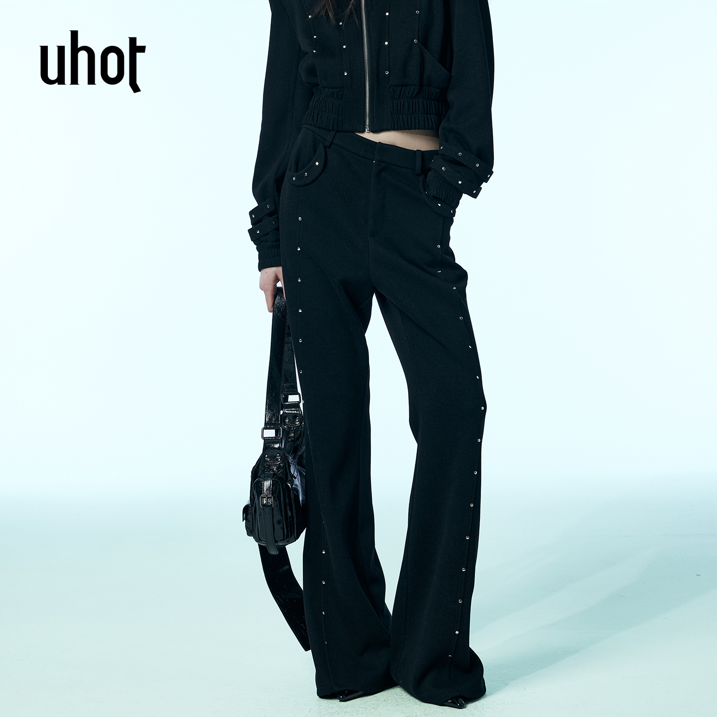 黑色复古个性撞钉微喇长裤