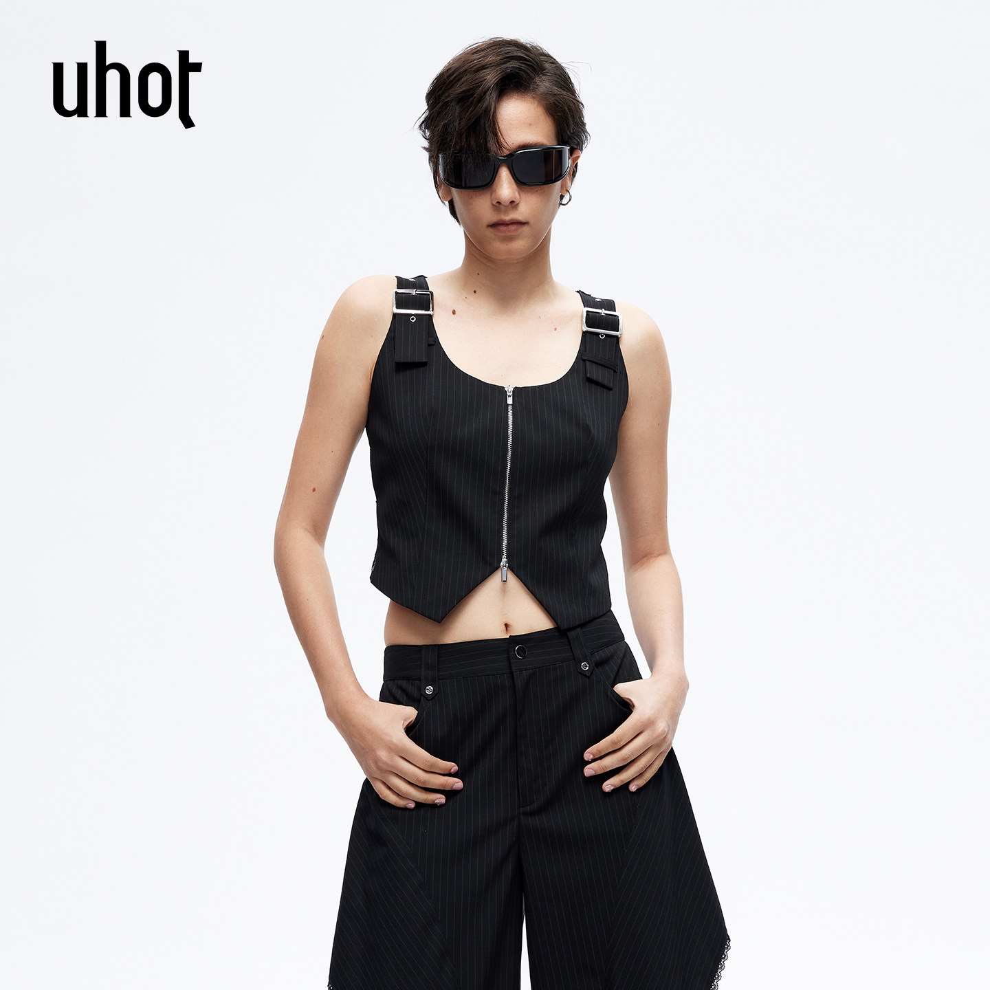 uhot/诱货26春黑色条纹蕾丝拼接马甲精致修身流光甜酷风UWLS1N015,女装/女士精品,马夹,淘宝优惠券,粉丝福利购,淘宝优惠卷