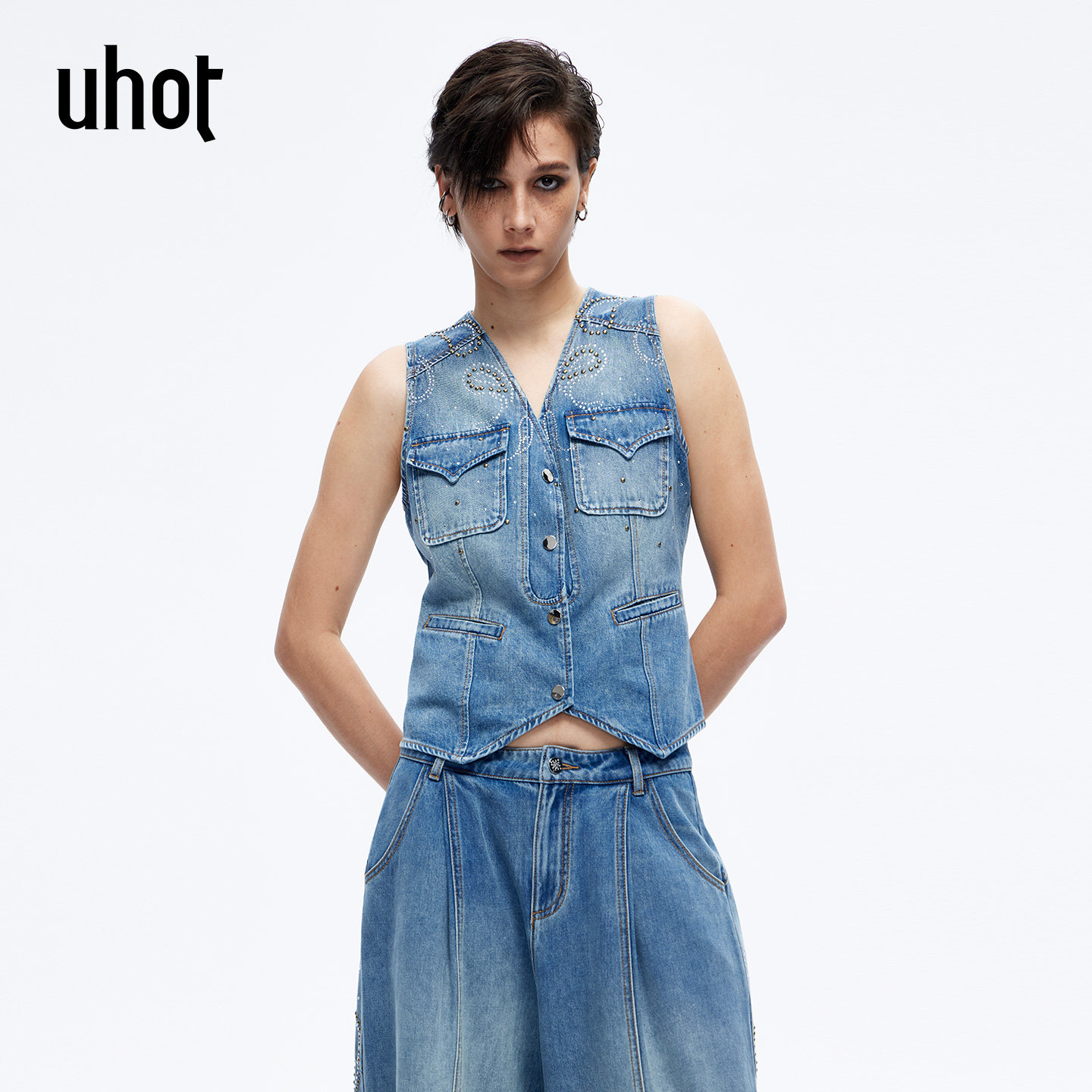 uhot/诱货26春蓝色腰果花烫片牛仔马甲女复古流光甜酷风UWLS2W156