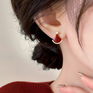 环轻奢耳饰 高级感纯银针耳时尚 酒红色镶钻扇形耳钉女2025新款 爆款