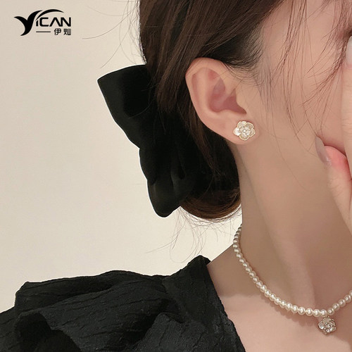 伊灿S925银针山茶花耳钉