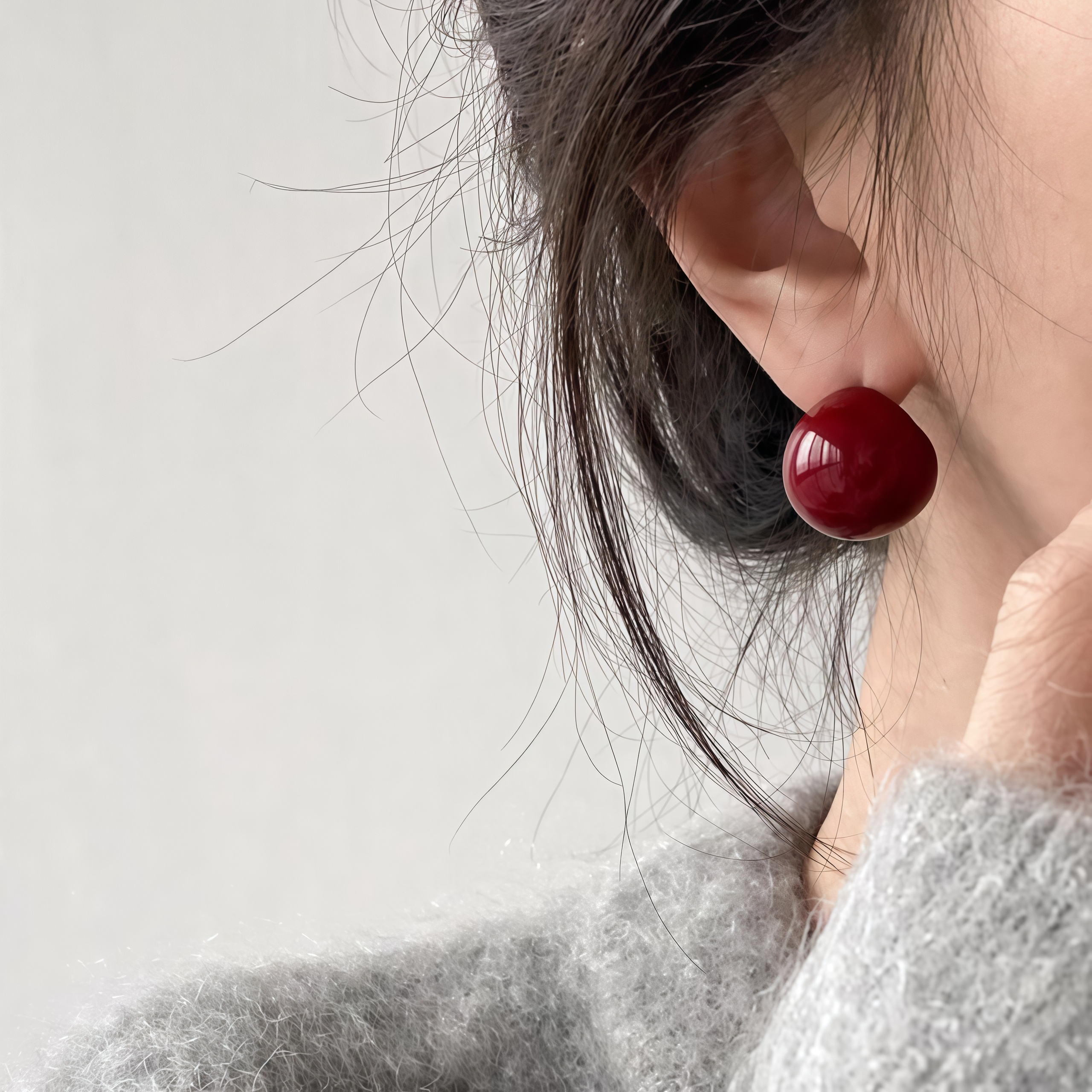 伊灿喜气酒红色半圆耳钉女纯银
