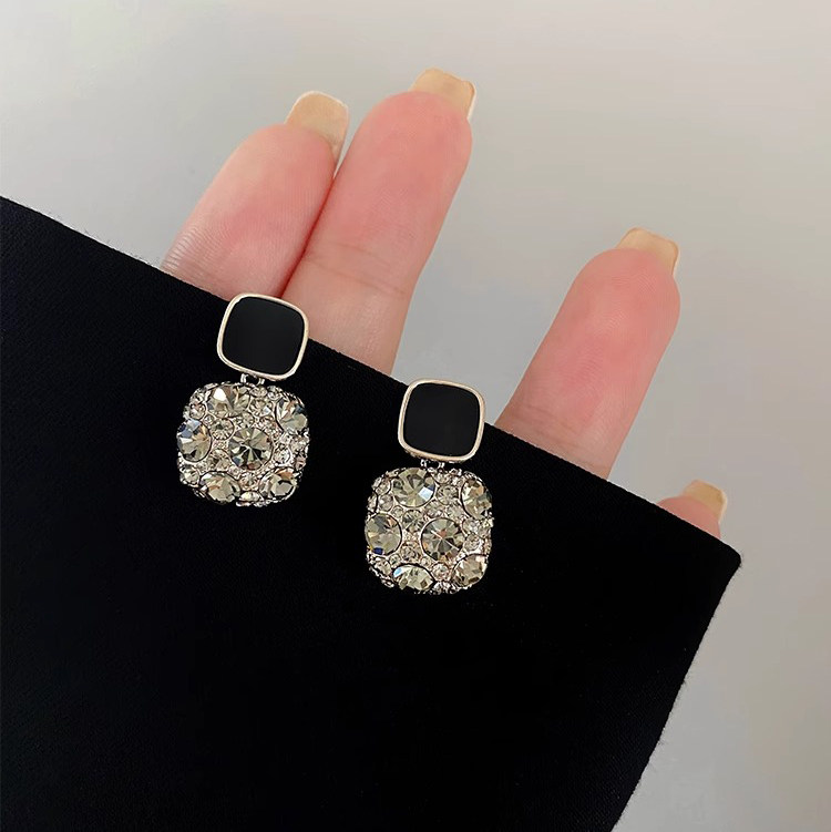 伊灿法式冷淡风耳钉女