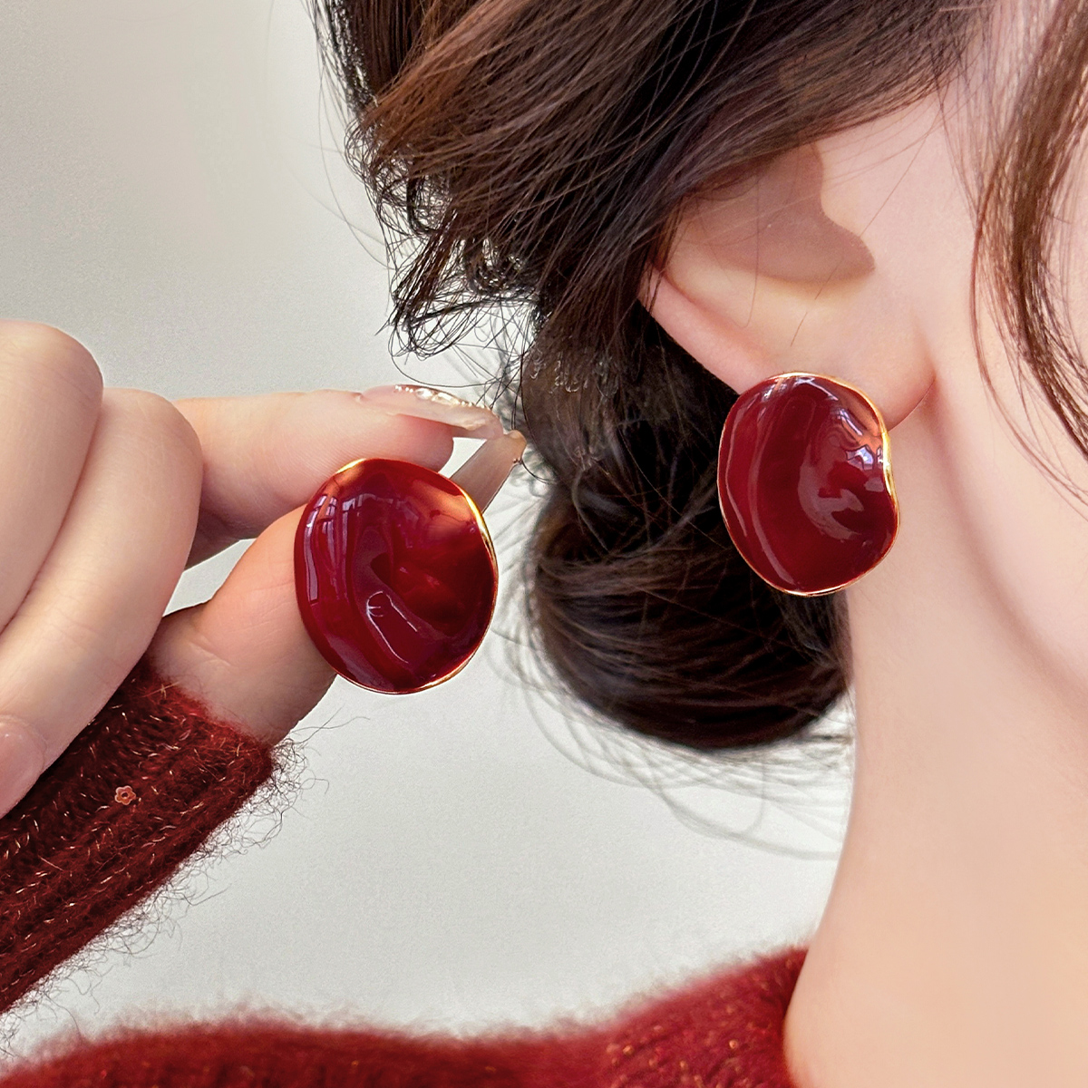 伊灿酒红色褶皱圆片耳钉女纯银