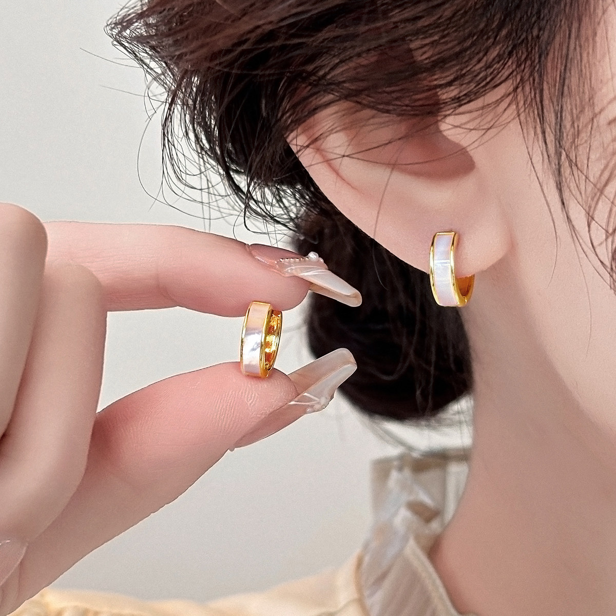 伊灿简约冷淡风贝壳耳环女