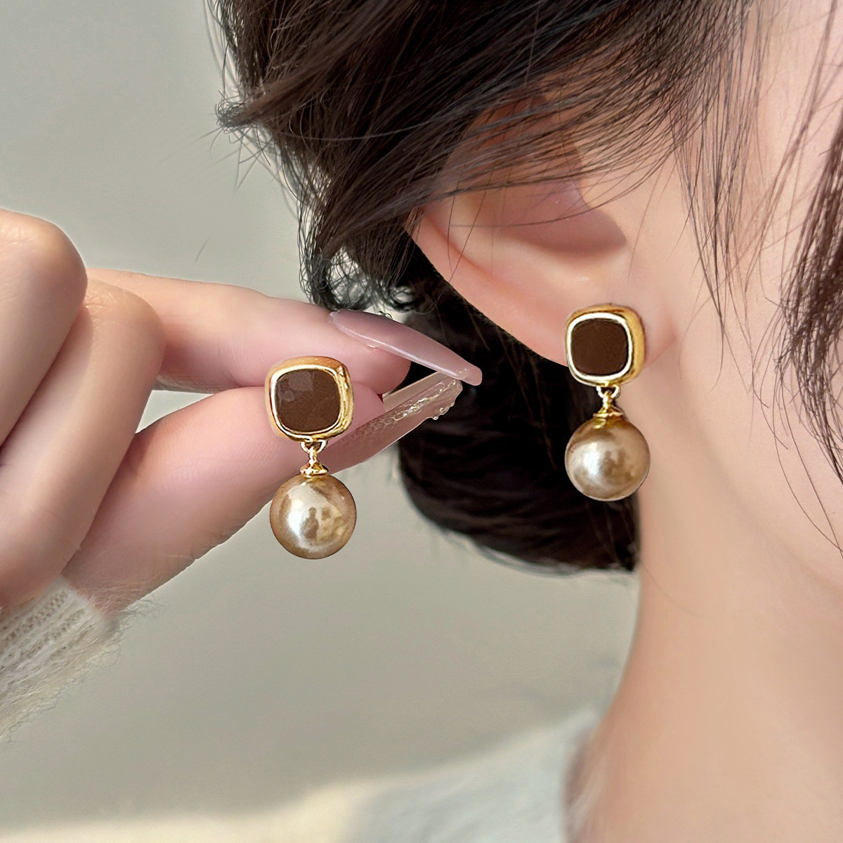 伊灿复古滴釉咖色珍珠耳钉女