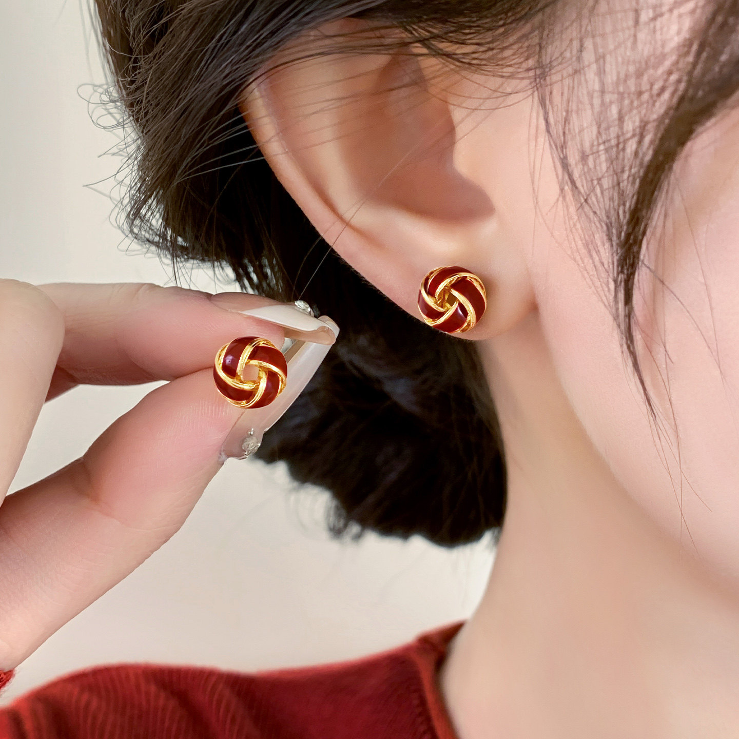 安可拉红色圆形耳钉女2025新款爆款小众高级感耳环养耳纯银针耳饰