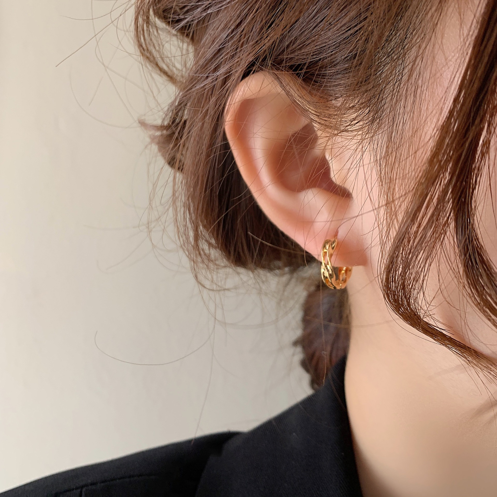 扭曲耳扣冷淡风耳圈气质小众设计感高级耳环2025年新款潮纯银耳饰