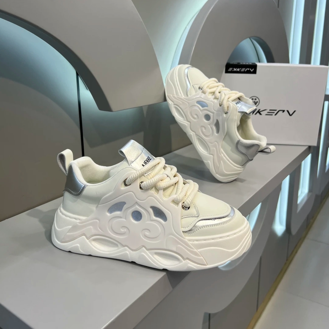 2025春季新款男鞋轻奢百搭小白鞋休闲百搭男士时尚增高运动鞋