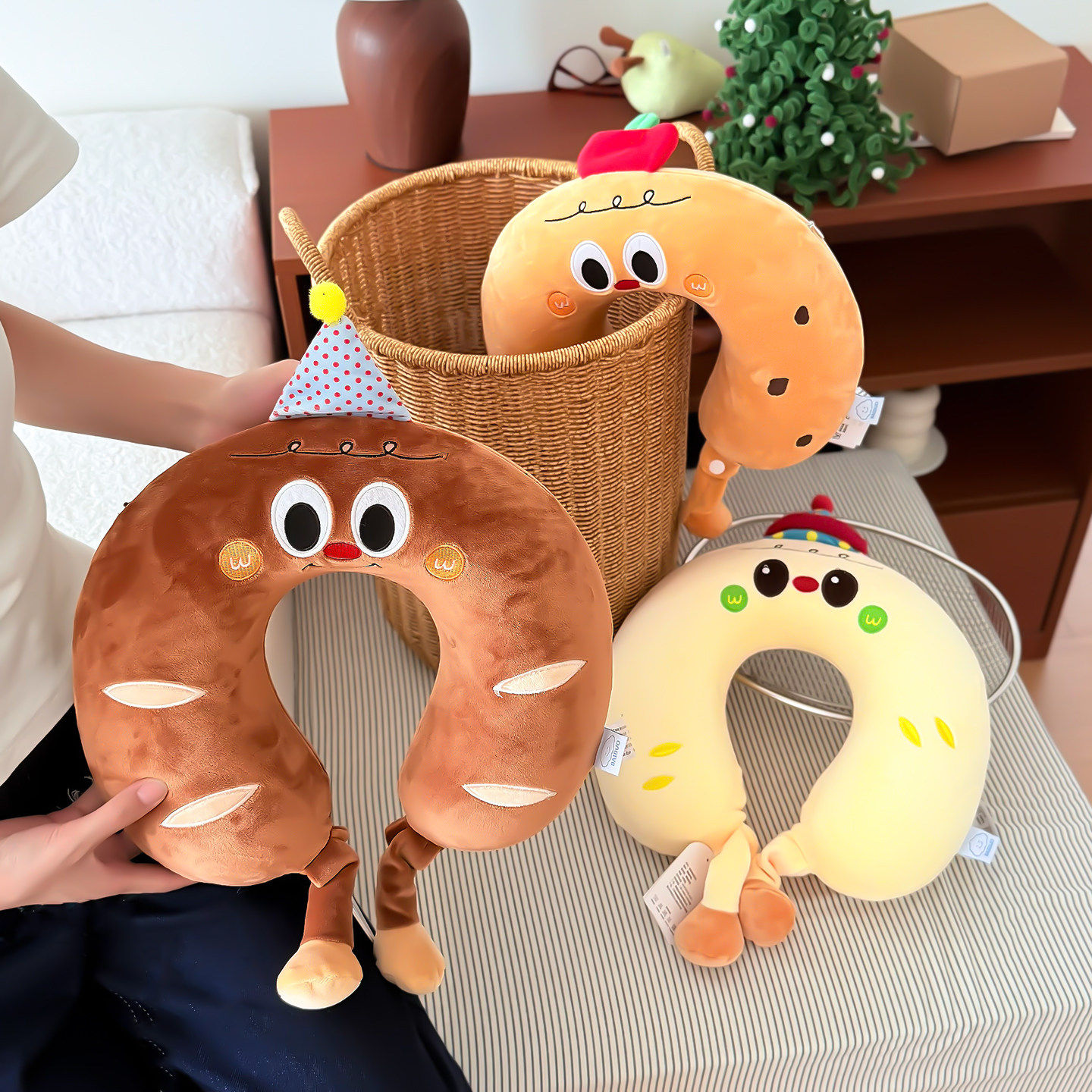 可爱卡通创意U型枕办公室靠头睡觉颈枕坐车便携u形枕头护颈脖枕