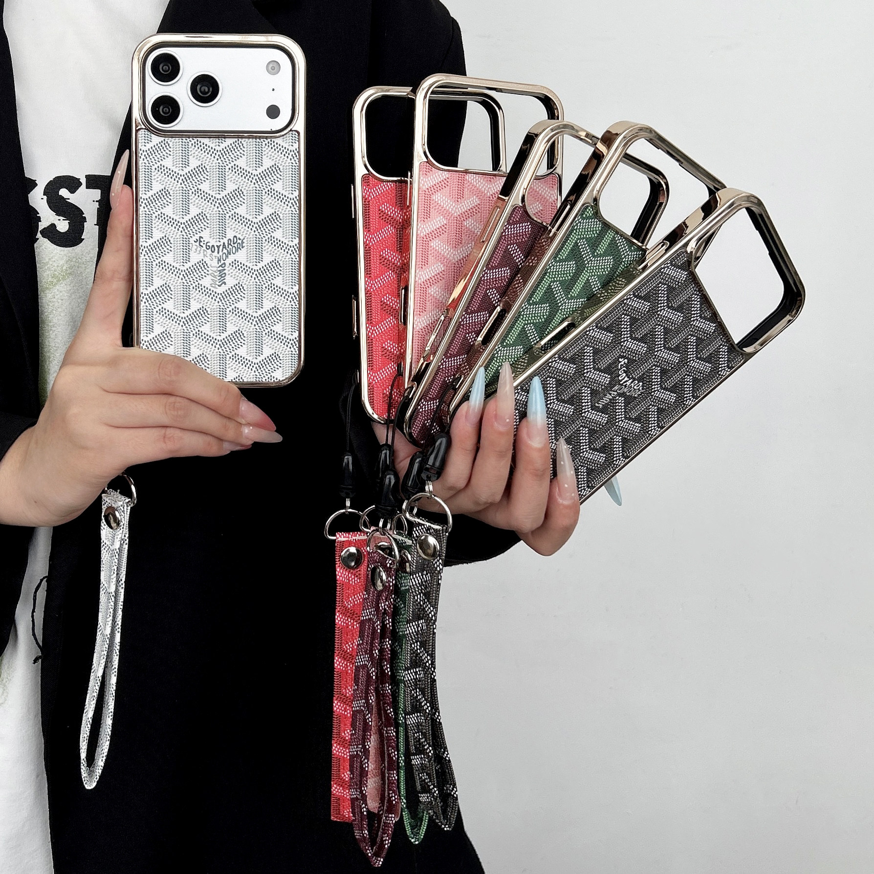 欧美潮牌时尚狗牙挂绳磁吸无线充适用苹果17promax手机壳15全包银框按键大视窗14/13创意情侣同款磁吸保护壳