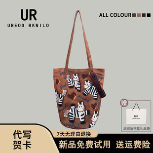 UR马年新款马上开心有钱花单肩帆布包女2026韩版腋下水桶托特包潮