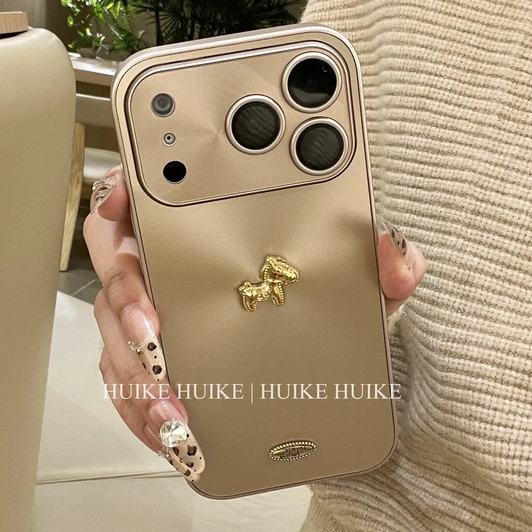 马年高级香槟金小金马适用苹果系列手机壳超级好看的17promax保护套新年爆款16promax女款15小众简约14外壳女