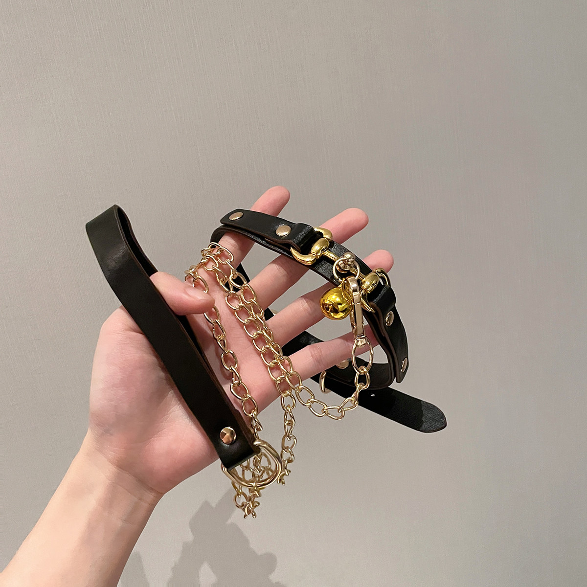 小铃铛项圈女颈带链子黑色颈圈choker锁骨链皮质颈环项链脖圈颈链
