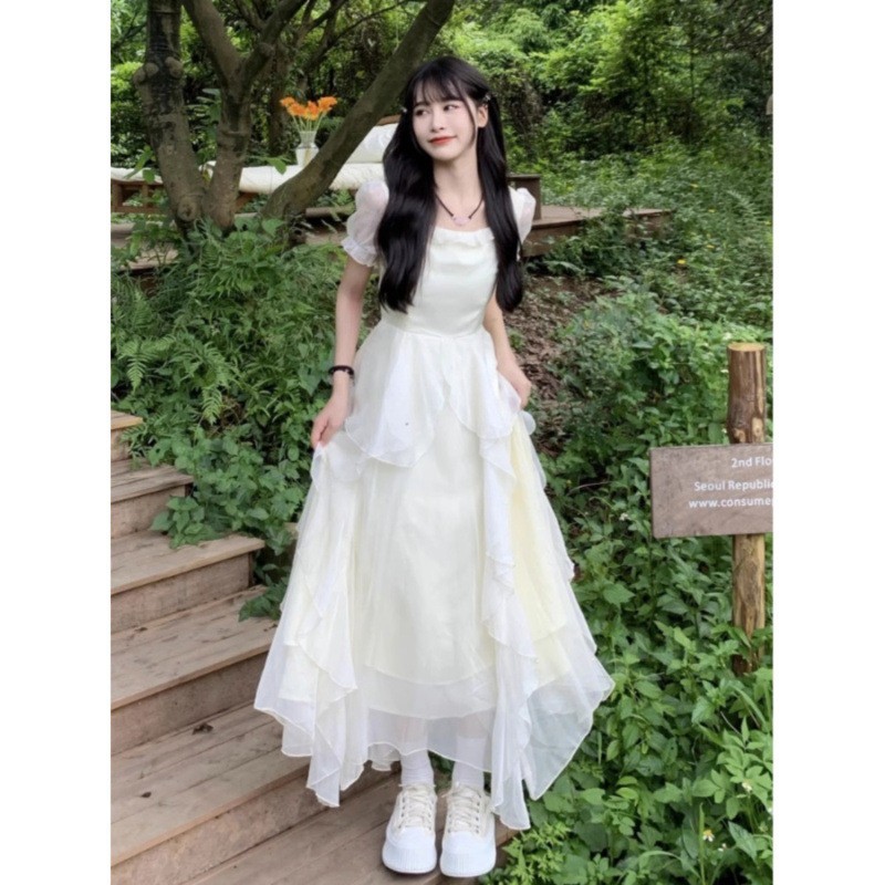 沙滩公主裙女2024新款夏季轻颜设计感收法式初恋温柔白月光连衣裙