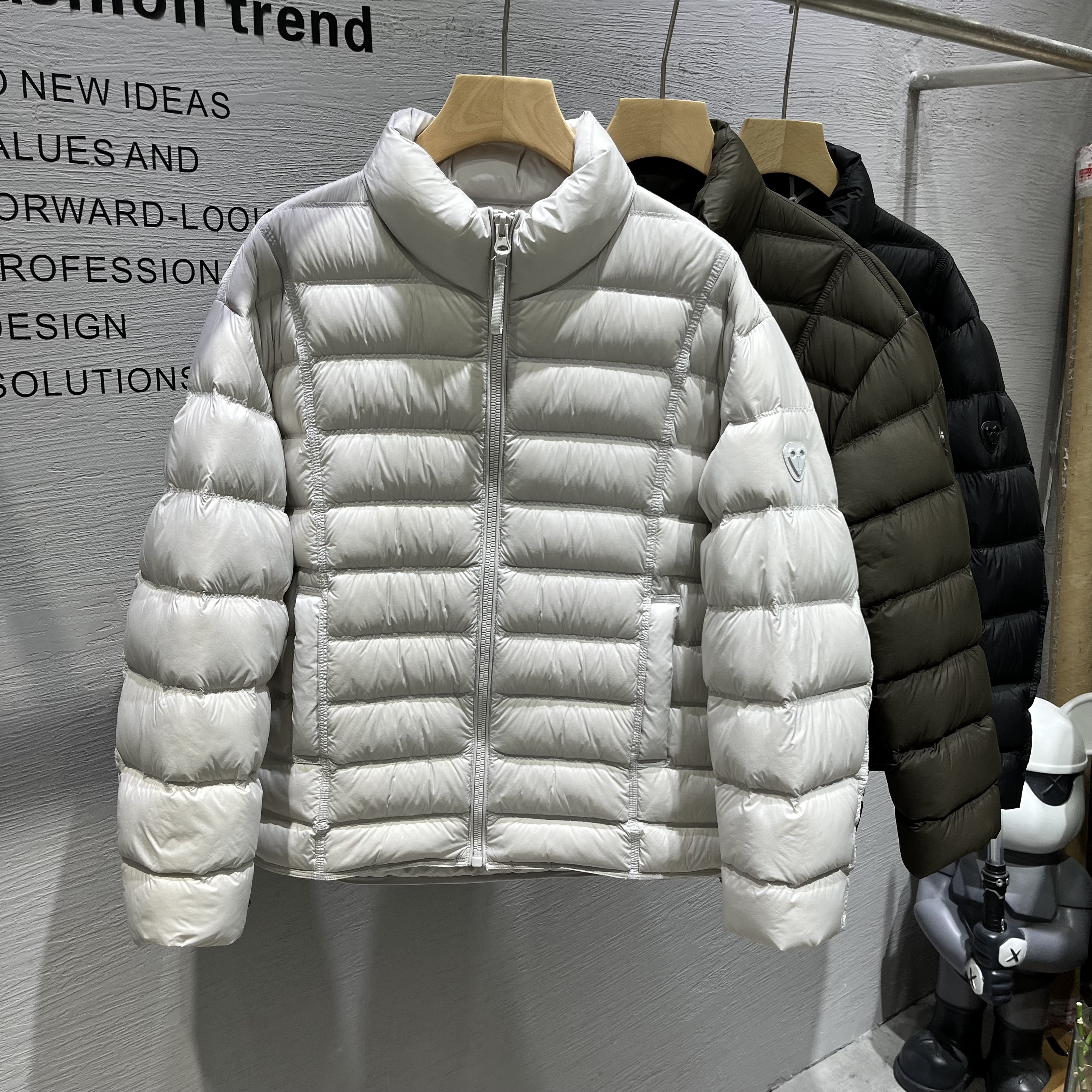 90白鸭绒立领轻薄保暖羽绒服简约百搭男装外套超轻短款休闲男上衣