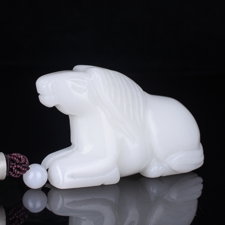 新疆和田玉马生肖马把件羊脂白玉男款玉马立体雕工手把件护身符