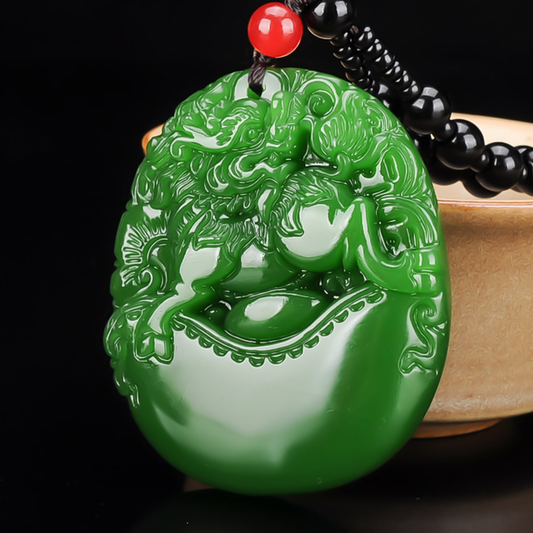 天然和田玉碧玉瑞兽麒麟吊坠菠菜绿玉石麒麟献宝项链挂件平安牌