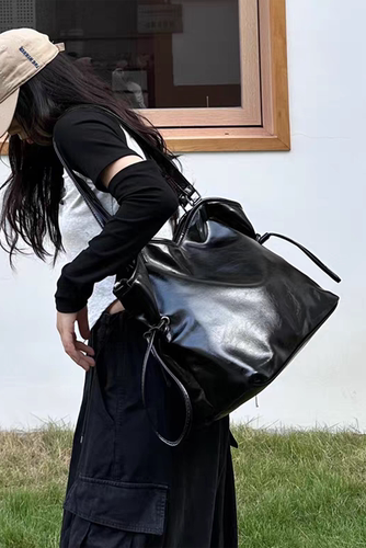 美式大容量今年流行新款时尚油皮PU辣妹风腋下单肩通勤托特包包女