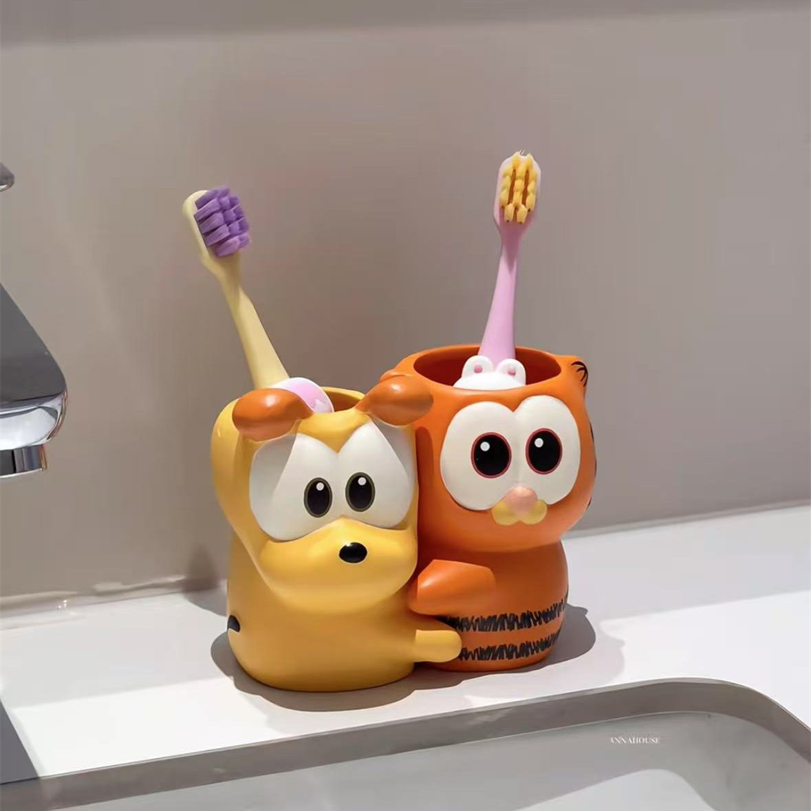 MOMO HOME可爱卡通加菲猫牙刷置物架卫生间洗漱台收纳架牙具置物