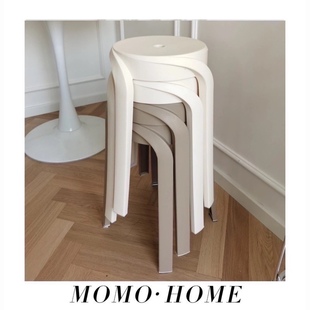 MOMO小红书塑料凳子加厚圆凳家用可叠放板凳餐桌高凳北欧简约椅子