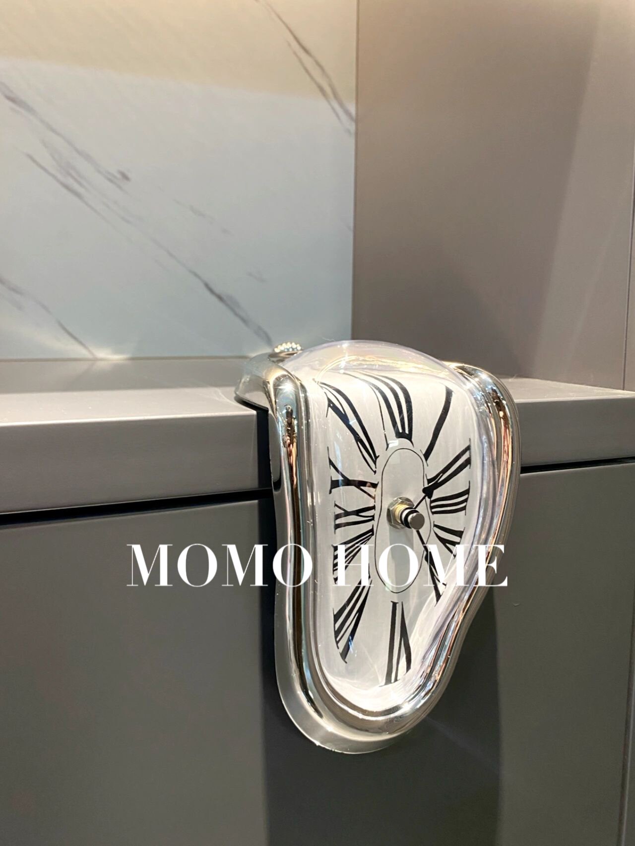 MOMO HOME家居复古简约挂钟创意扭曲罗马数字钟静音