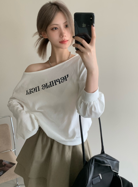 BLESSED MOMENT秋上新简约气质休闲斜肩字母印花长袖卫衣LT830