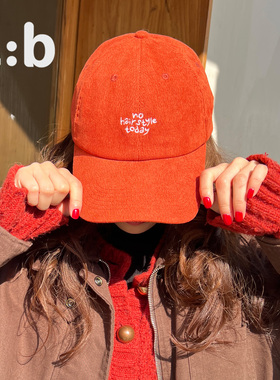 a:b原创字母秋冬新款灯芯绒纯色棒球帽女韩版百搭刺绣鸭舌帽男