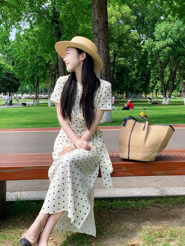 陈可爱 杏色波点连衣裙韩系温柔显瘦侧面绑带收腰连衣裙