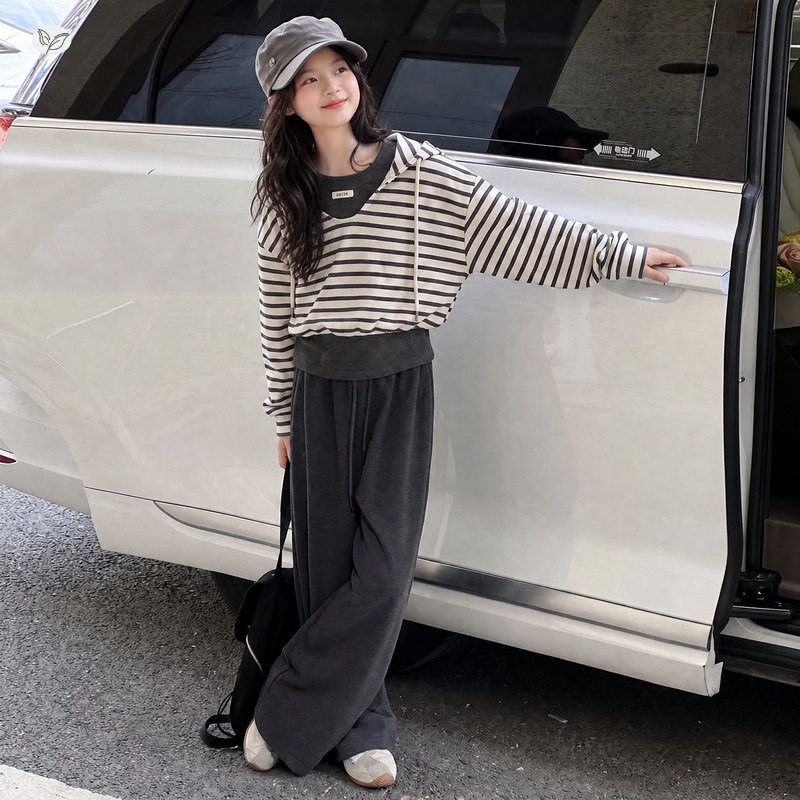 女童套装2026秋新款中大童条纹帽衫阔腿裤早秋三件套儿童时髦秋装