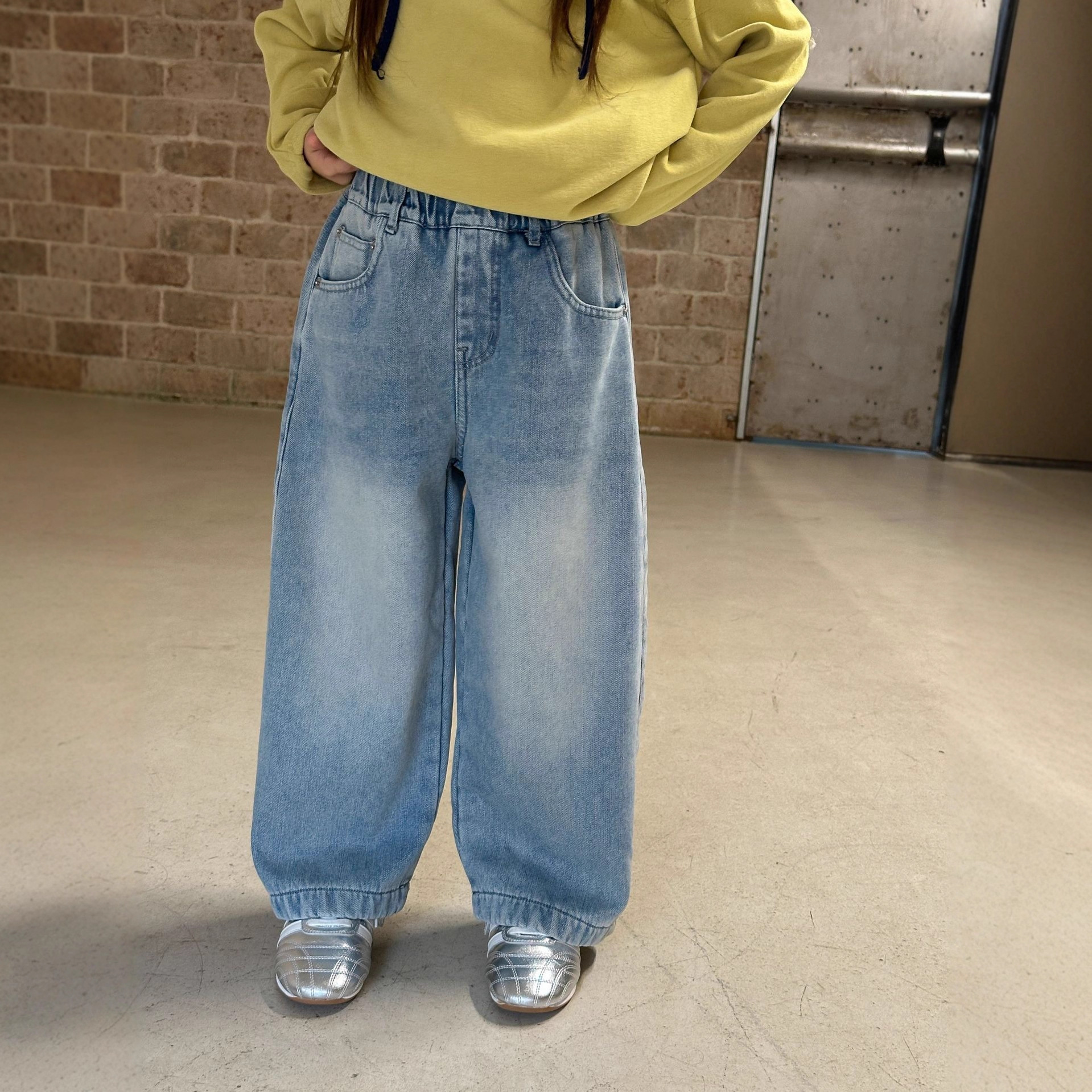 2025冬季新款韩版儿童时尚百搭加绒牛仔裤男女童猫须直筒百搭长裤