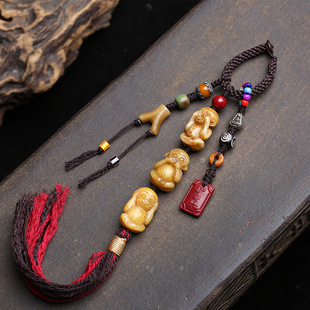 藏传回流骨雕刻悟空三不猴挂件饰品藏式流苏手工编织绳挂坠挂饰