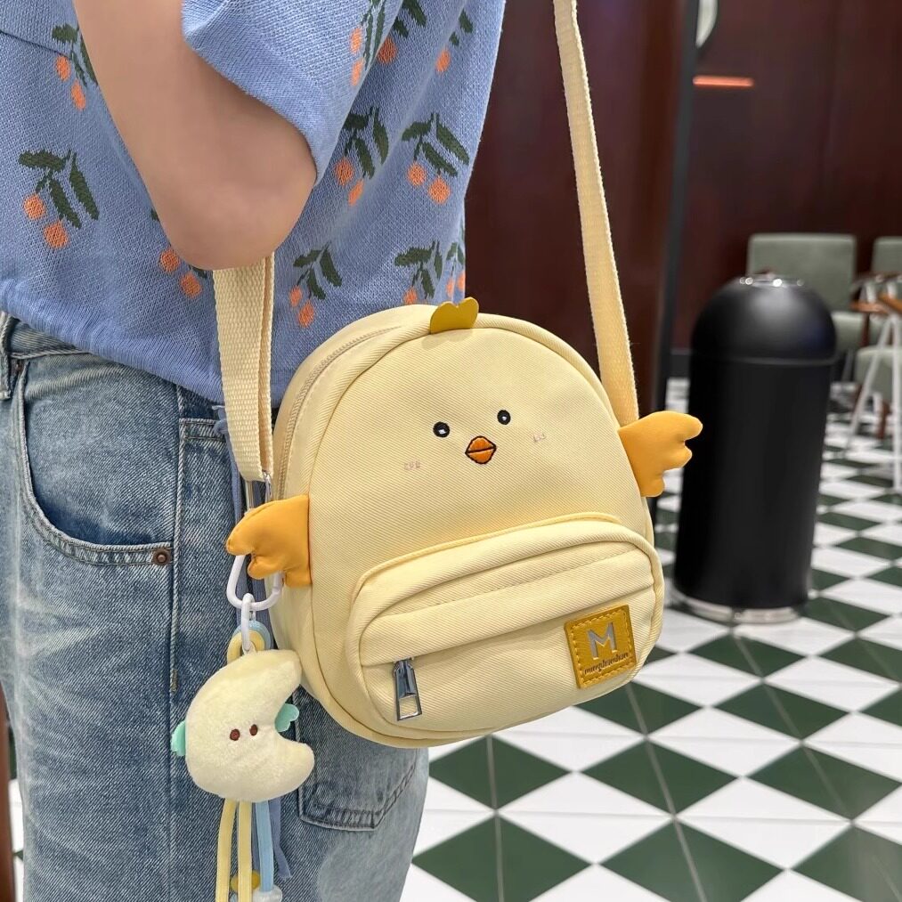 可爱小鸡斜挎包女2025新款日系夏季儿童轻便休闲单肩包逛街手机包