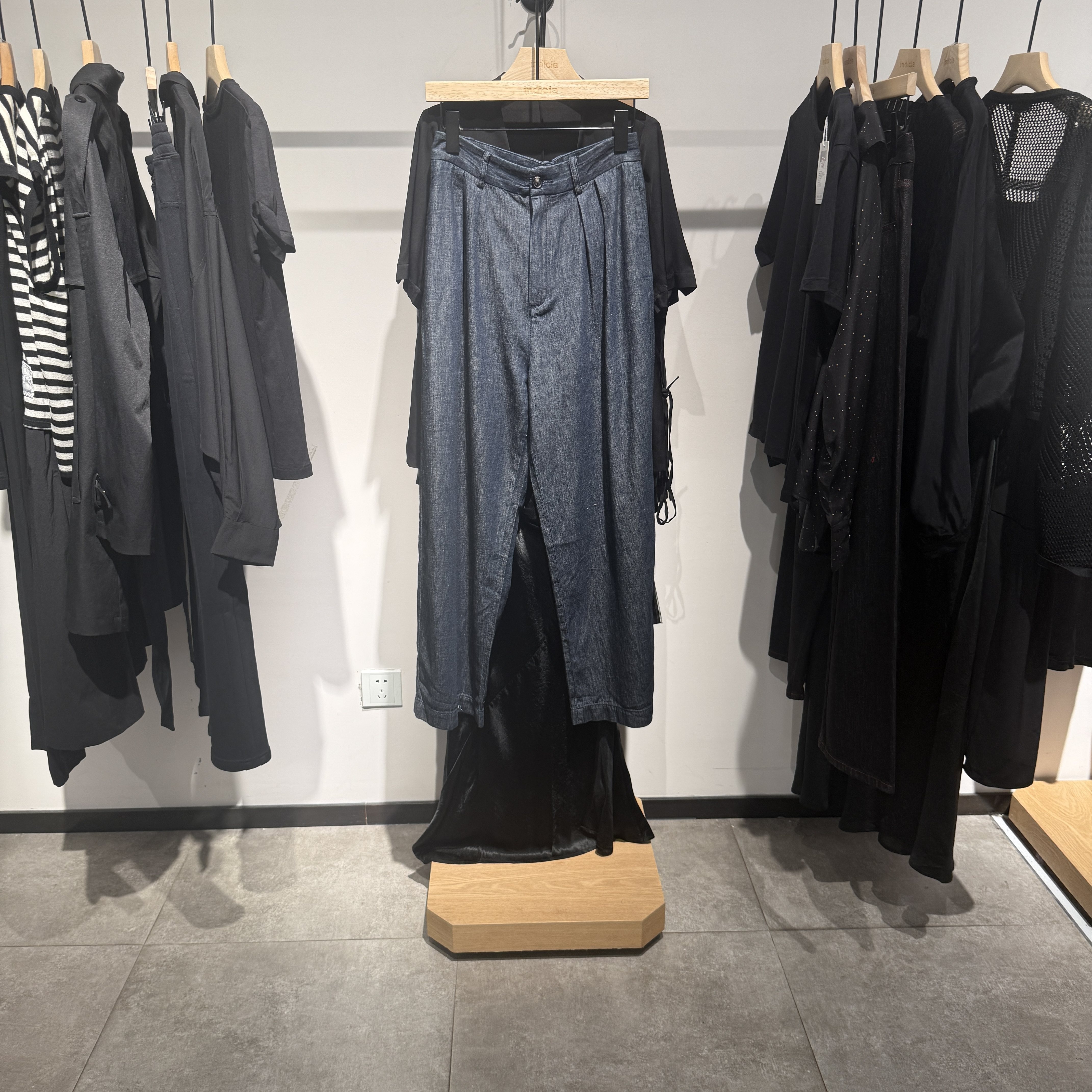 indiciaF2B5NK202F专柜正品标记女装复古牛仔裤显瘦高腰吊牌价789