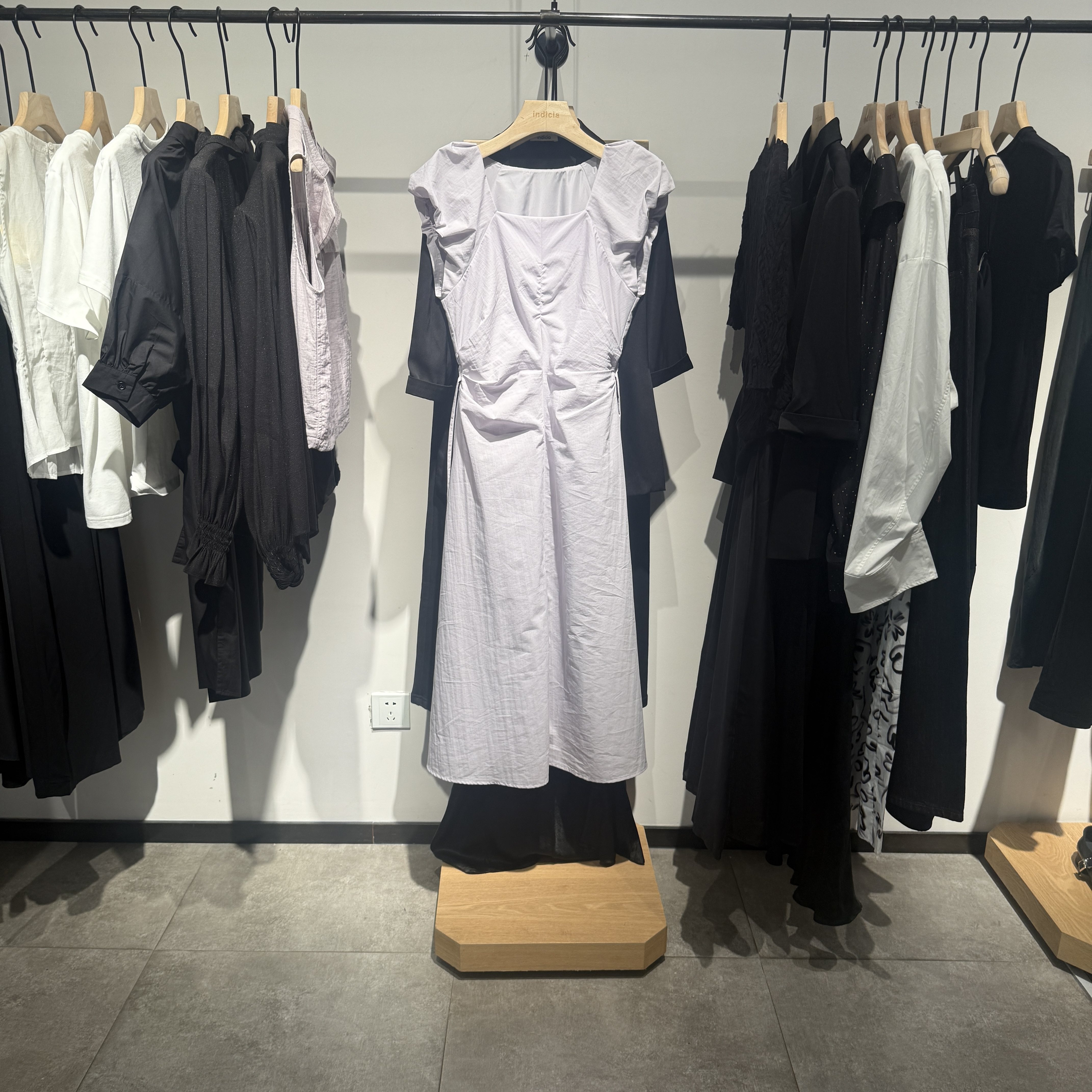 the indiciaL2B6LQ168专柜正品标记女装气质连衣裙吊牌价899