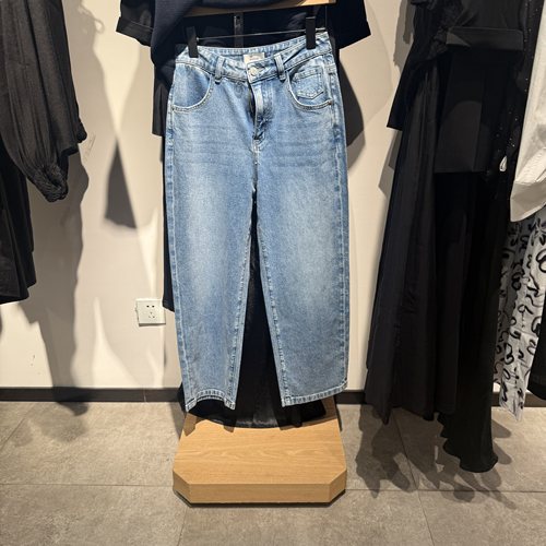 indiciatheL2B6NK080专柜正品标记女装直筒时尚牛仔裤吊牌价639