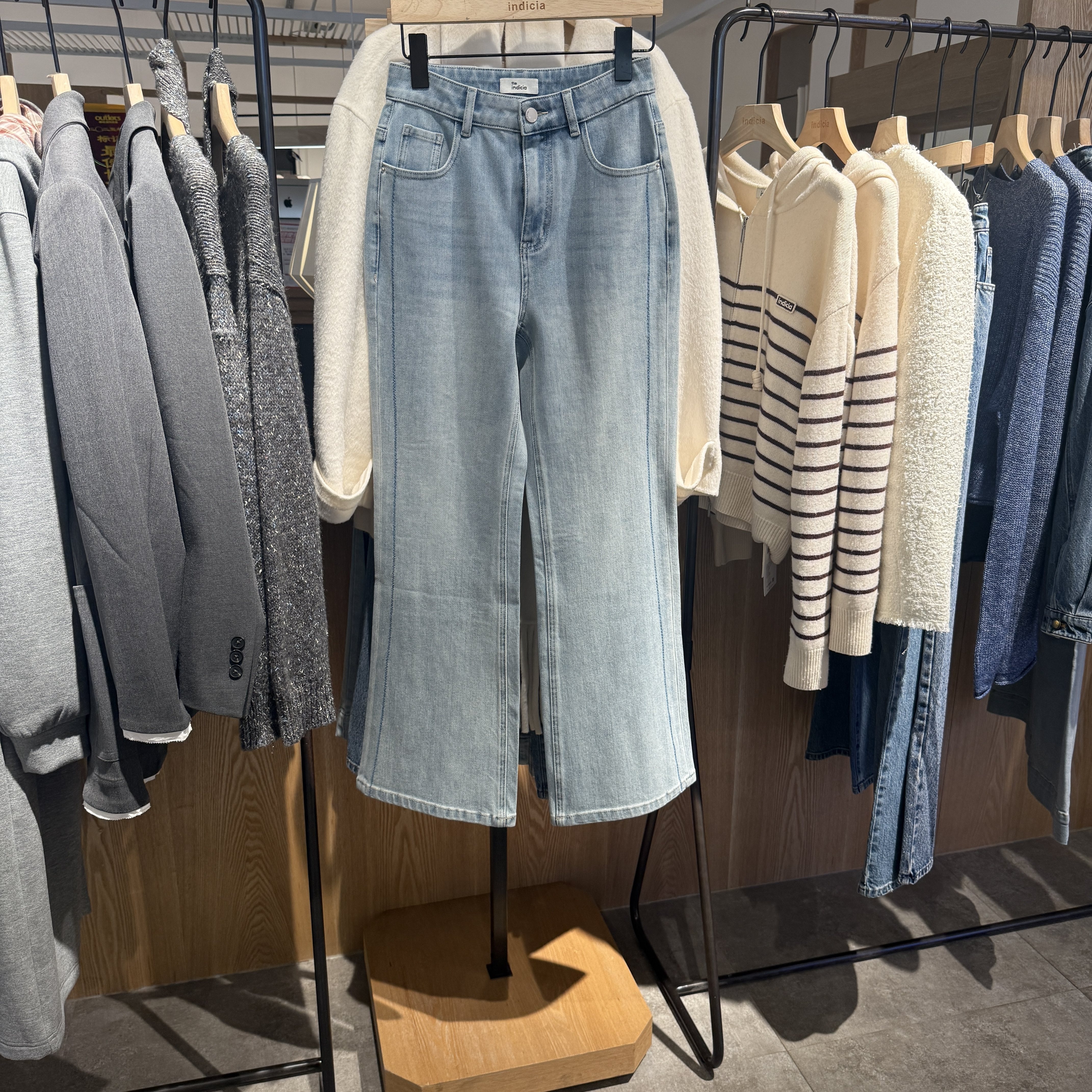 indiciatheL2A6NK004专柜正品标记女装微喇休闲牛仔裤吊牌价699