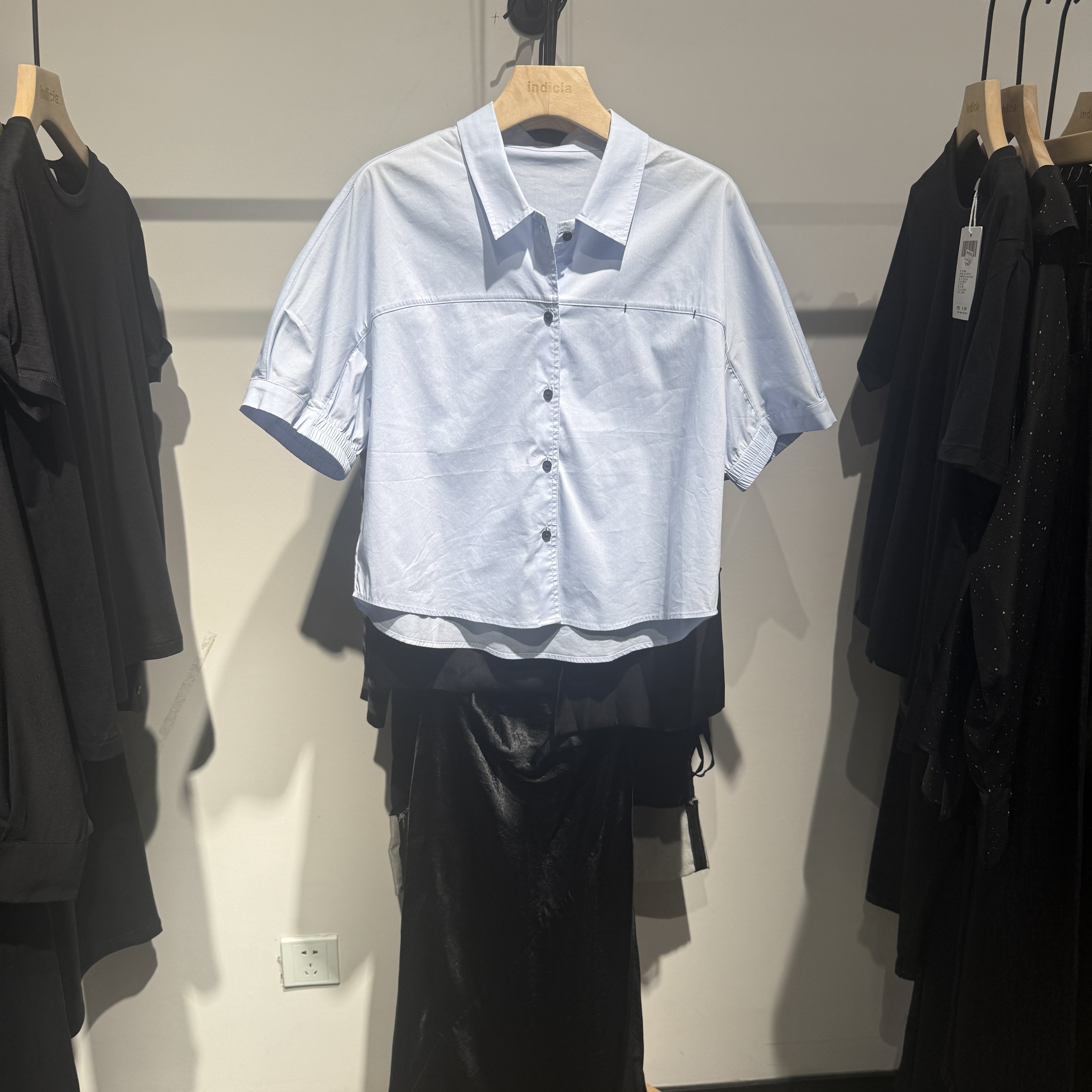 indiciaF2B5CS190N专柜正品标记女装浅蓝衬衫短袖简约吊牌价499