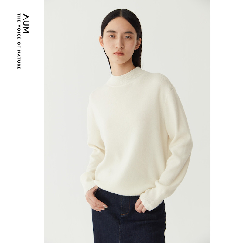 具有包裹感的高领设计，增添了保暖性