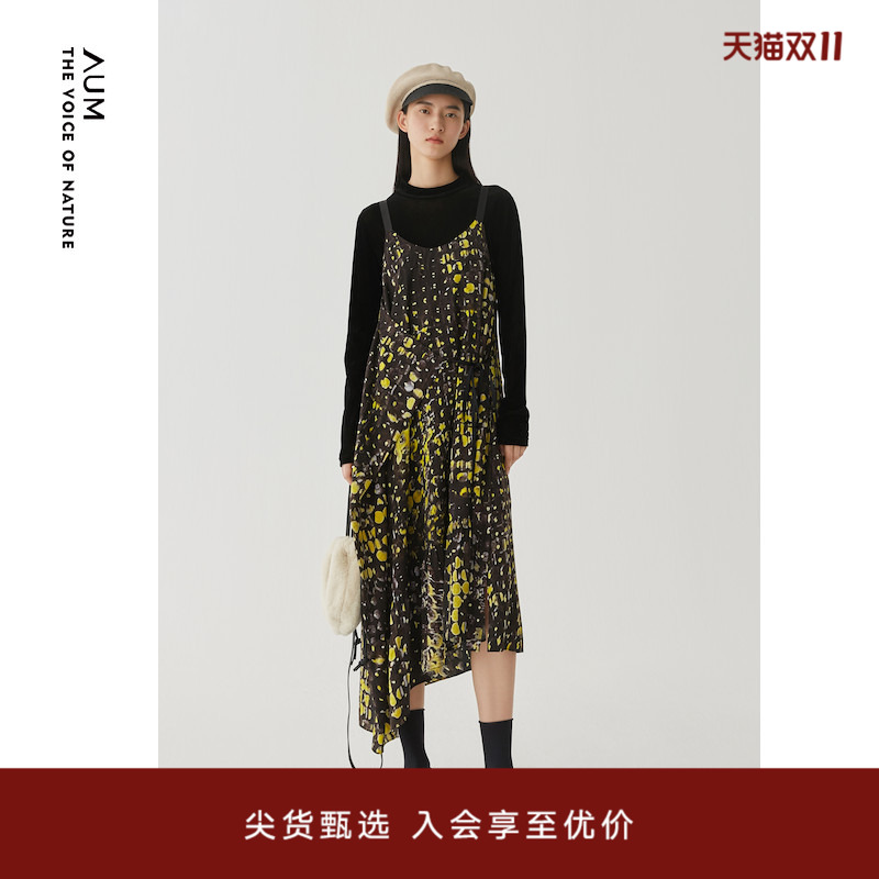 裙摆不规则设计使整体灵动感十足