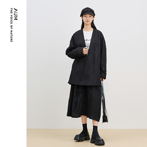AUM噢姆秋季宽松V领几何提花新中式夹棉薄黑色棉服女
