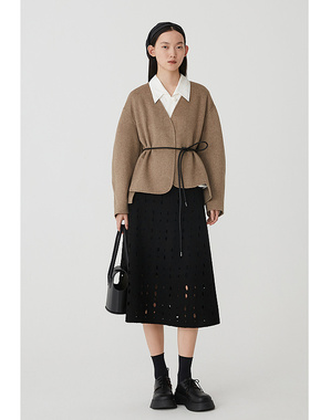 【会员价679元】AUM噢姆冬季黑色镂空中长A字型半裙