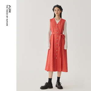 AUM噢姆春季橘红V领无袖连衣裙系带收腰复古亚麻裙子女