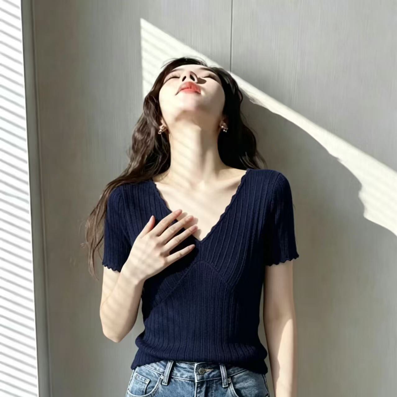 洋气绝美V领短袖T恤女夏季2026新款休闲花边修身薄款亲肤透气上衣