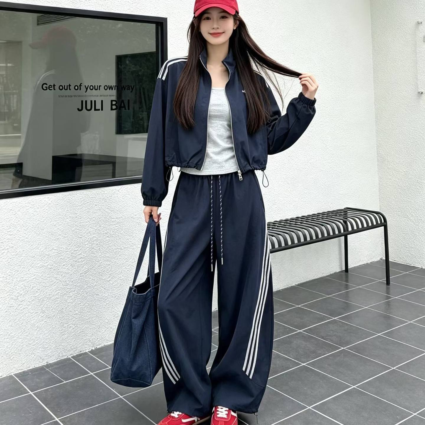 运动风套装女2026秋新款拉链外套条纹长裤三件套减龄百搭运动穿搭