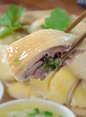 【顺丰冷运】白切鸡整只白斩鸡广东特产广式真空即食送蘸料调料